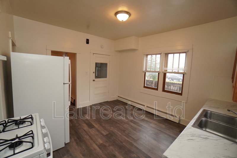 Spacious 3 Bd Upper Unit of Duplex in Aurora! property image