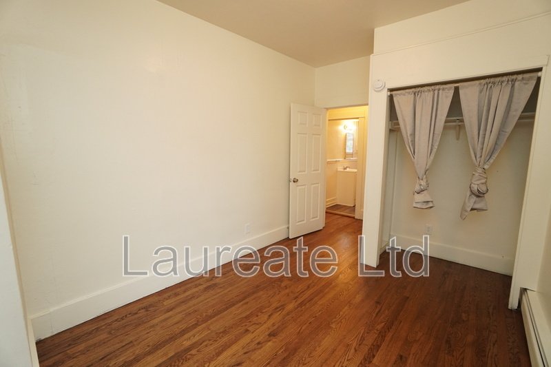 Spacious 3 Bd Upper Unit of Duplex in Aurora! property image