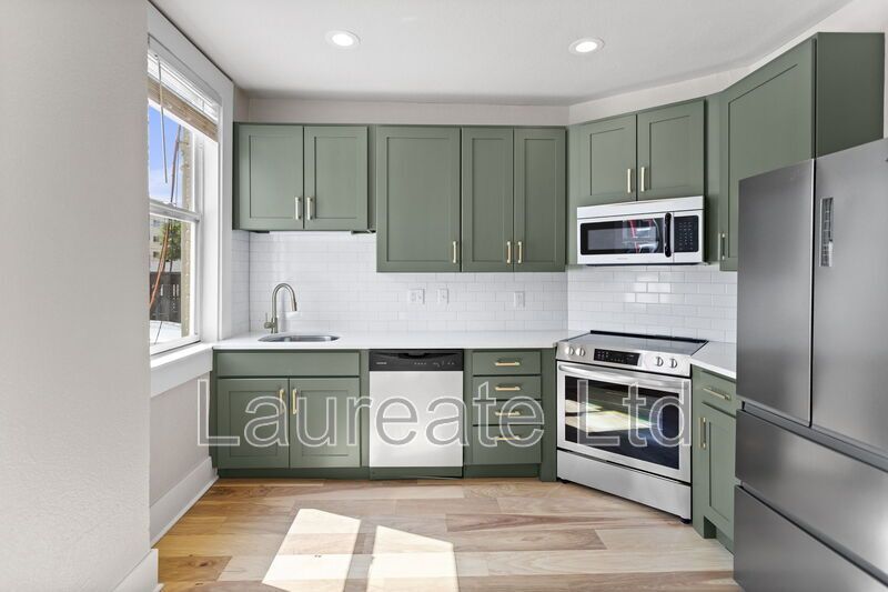 Meticulously renovated Historic Top Floor  Apartment in North Wash Park! property image