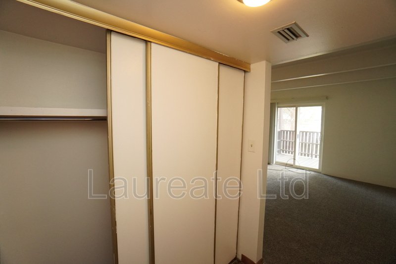 Spacious 1 bedroom 1 bathroom condo in SE Denver!! property image