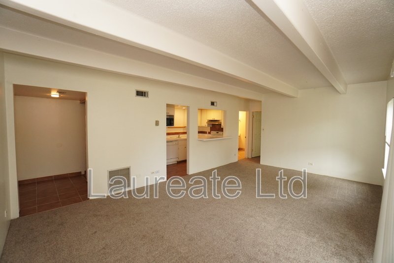 Spacious 1 bedroom 1 bathroom condo in SE Denver!! property image
