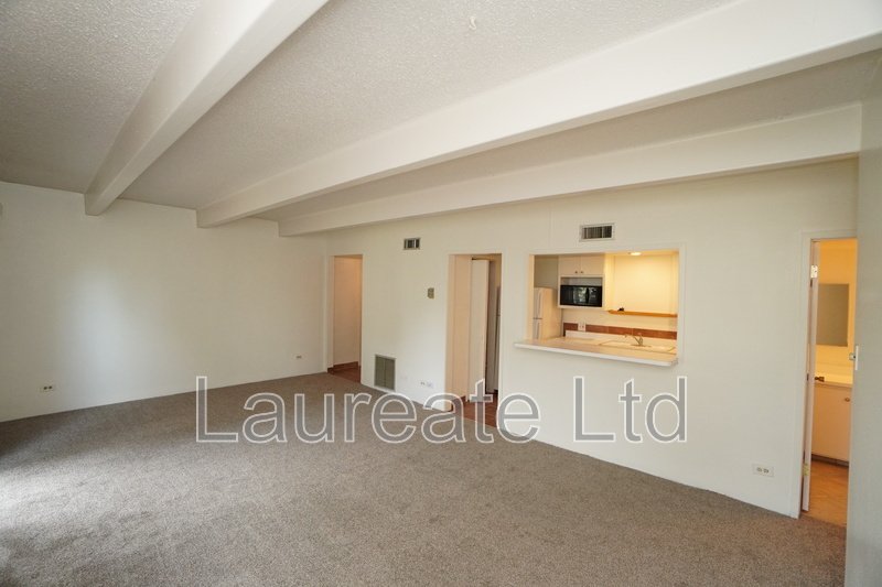 Spacious 1 bedroom 1 bathroom condo in SE Denver!! property image