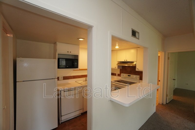 Spacious 1 bedroom 1 bathroom condo in SE Denver!! property image