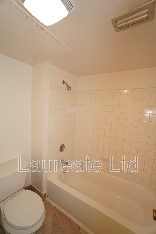 Spacious 1 bedroom 1 bathroom condo in SE Denver!! property image