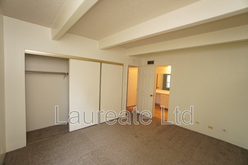 Spacious 1 bedroom 1 bathroom condo in SE Denver!! property image