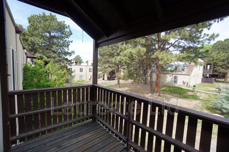 Spacious 1 bedroom 1 bathroom condo in SE Denver!! property image