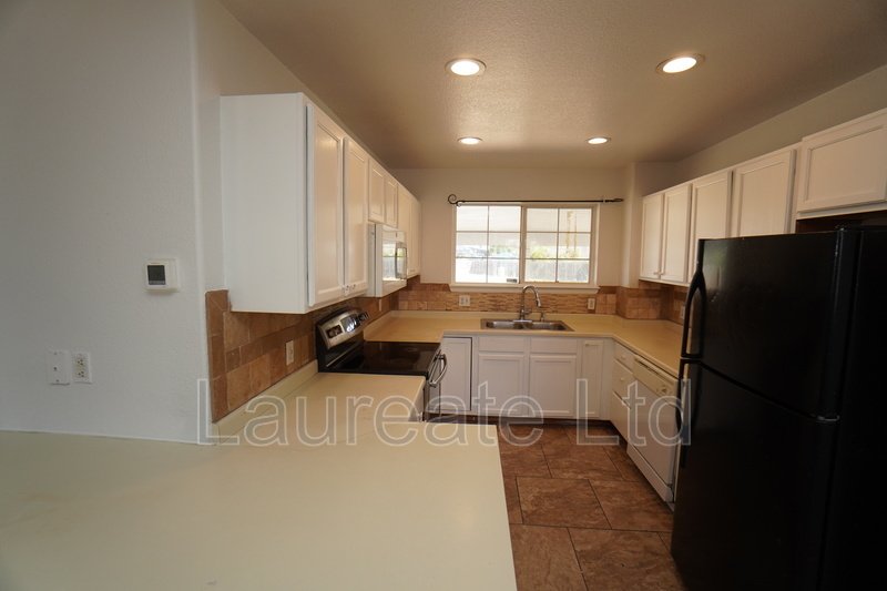 Spacious 6 Bedroom 3.5 bath 2 Story home with finished basement in Montbello!!! property image