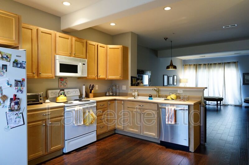 Beautiful 2+ BD 2 BA Townhouse - Minutes to Downtown Littleton! property image