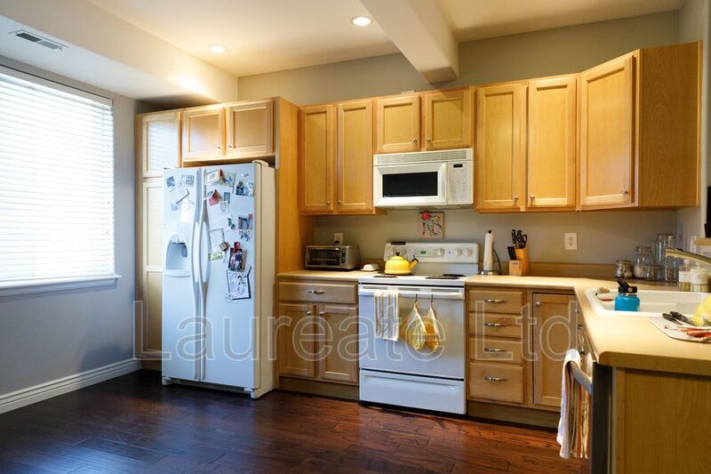 Beautiful 2+ BD 2 BA Townhouse - Minutes to Downtown Littleton! property image