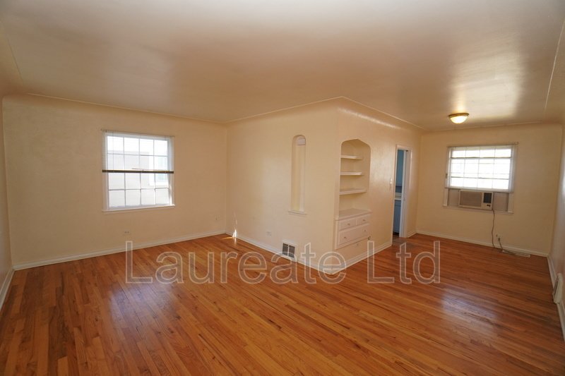 LIGHT AND BRIGHT 2BD 1BA BLOCKS TO DU! property image