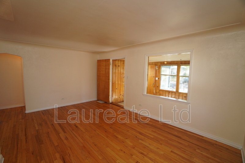 LIGHT AND BRIGHT 2BD 1BA BLOCKS TO DU! property image