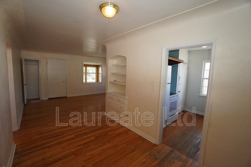 LIGHT AND BRIGHT 2BD 1BA BLOCKS TO DU! property image