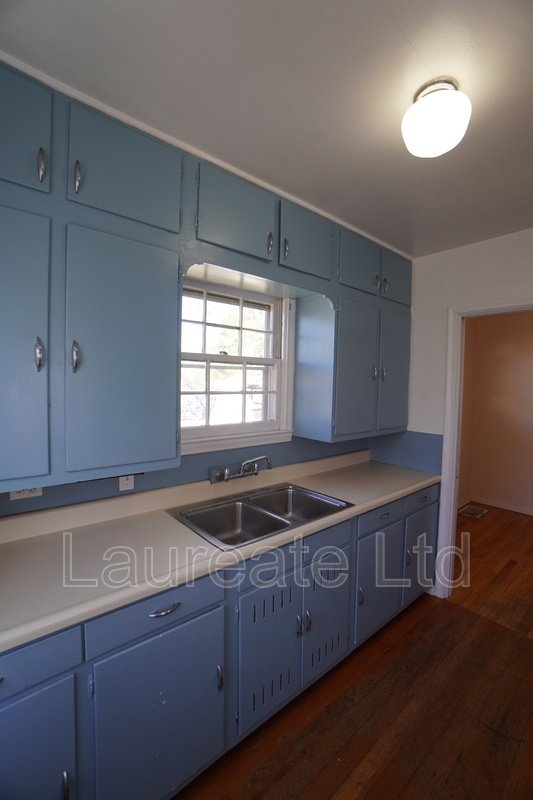 LIGHT AND BRIGHT 2BD 1BA BLOCKS TO DU! property image