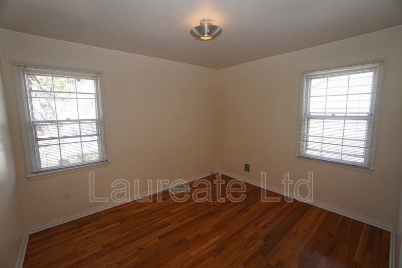 LIGHT AND BRIGHT 2BD 1BA BLOCKS TO DU! property image