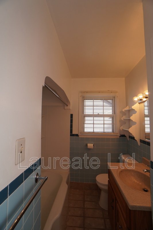 LIGHT AND BRIGHT 2BD 1BA BLOCKS TO DU! property image