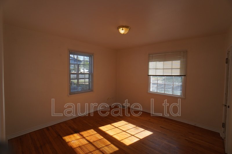 LIGHT AND BRIGHT 2BD 1BA BLOCKS TO DU! property image