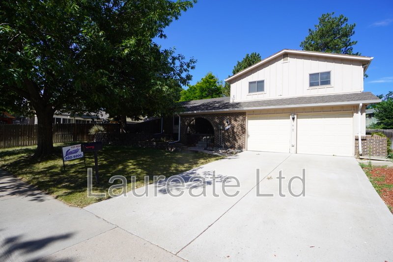 Spacious 4 Bedroom 3 Bathroom with Finished Basement in Aurora! property image