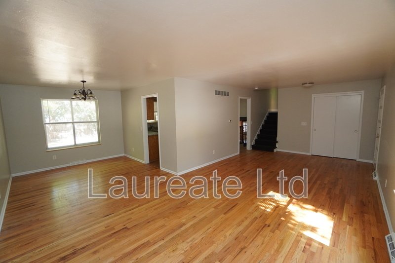 Spacious 4 Bedroom 3 Bathroom with Finished Basement in Aurora! property image