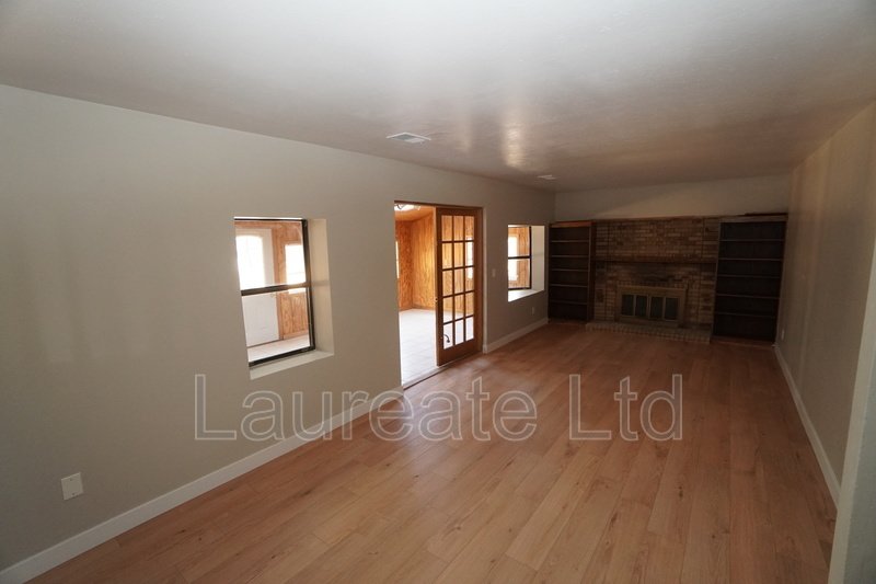 Spacious 4 Bedroom 3 Bathroom with Finished Basement in Aurora! property image