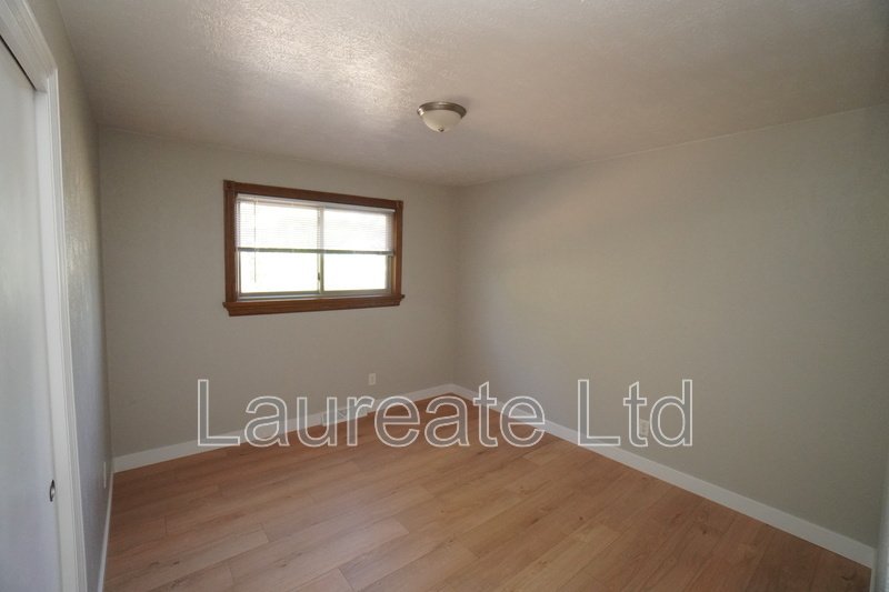 Spacious 4 Bedroom 3 Bathroom with Finished Basement in Aurora! property image