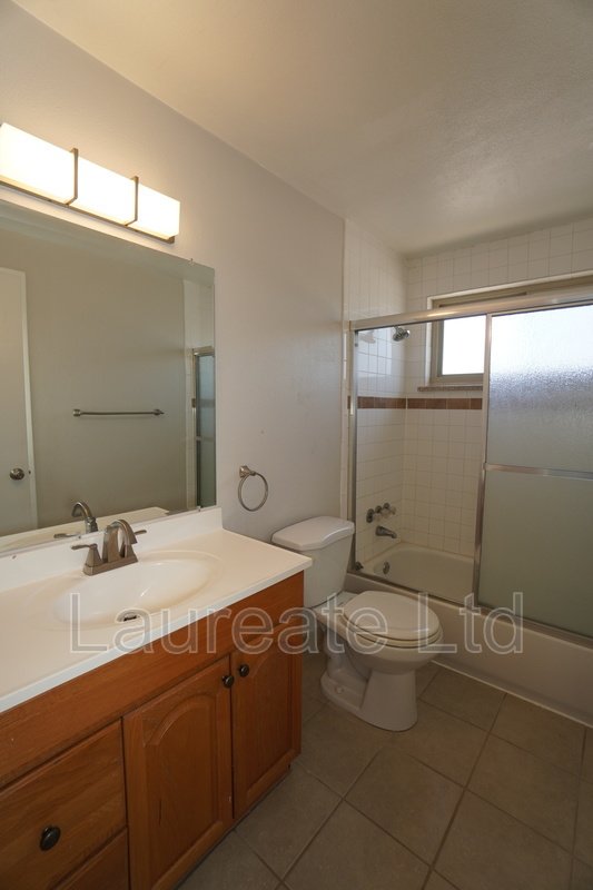 Bright and Open 2 bedroom Upper Unit in Lakewood!! property image