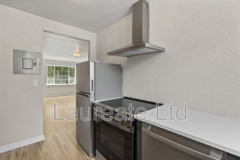 Meticulously renovated 2bd 2Ba units in Historic La Rue building in Heart of Congress Park!!! property image