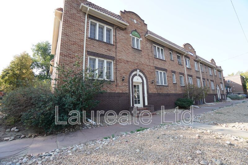 Bright and Spacious 1Bd Corner unit in the Heart of Capitol Hill!!! property image