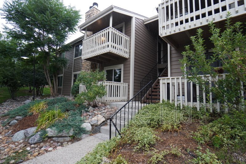 Spacious Top Floor 2 Bd 2 Ba End Unit Minutes to DTC!! property image