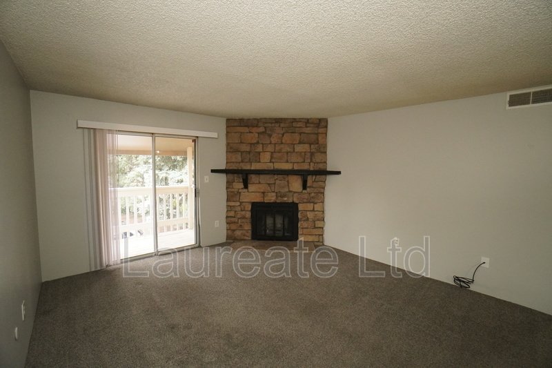 Spacious Top Floor 2 Bd 2 Ba End Unit Minutes to DTC!! property image