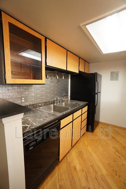 Spacious Top Floor 2 Bd 2 Ba End Unit Minutes to DTC!! property image