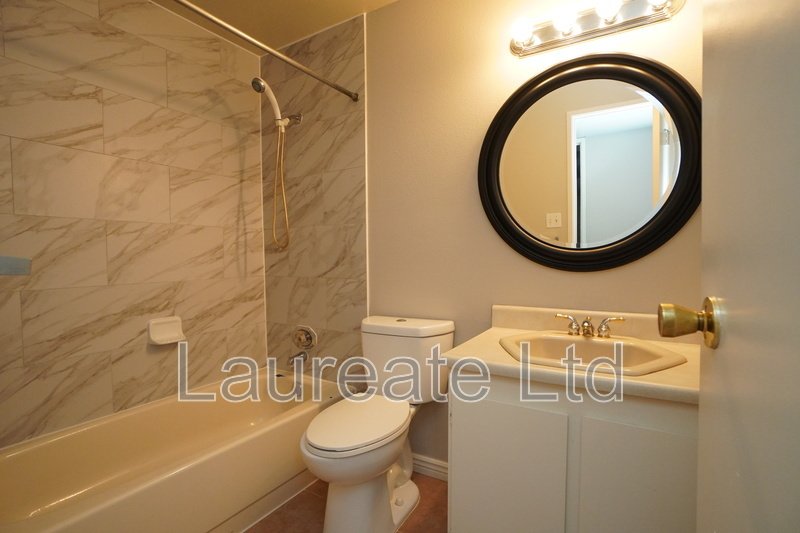 Spacious Top Floor 2 Bd 2 Ba End Unit Minutes to DTC!! property image