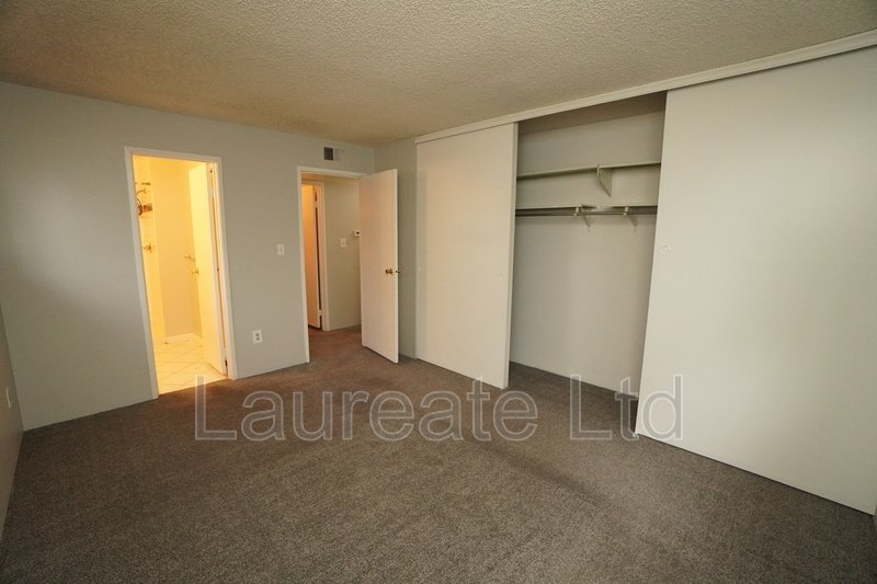 Spacious Top Floor 2 Bd 2 Ba End Unit Minutes to DTC!! property image