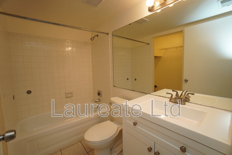 Newly updated Spacious 2 Bed 2 Bath Condo In Aurora!! property image