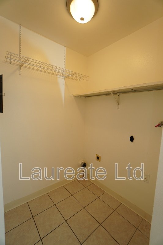 Newly updated Spacious 2 Bed 2 Bath Condo In Aurora!! property image