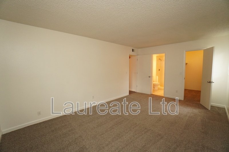 Newly updated Spacious 2 Bed 2 Bath Condo In Aurora!! property image