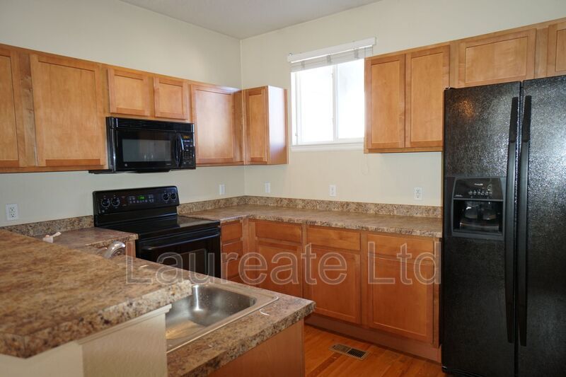 Light and Bright 3-story 1 Bedroom Townhome property image