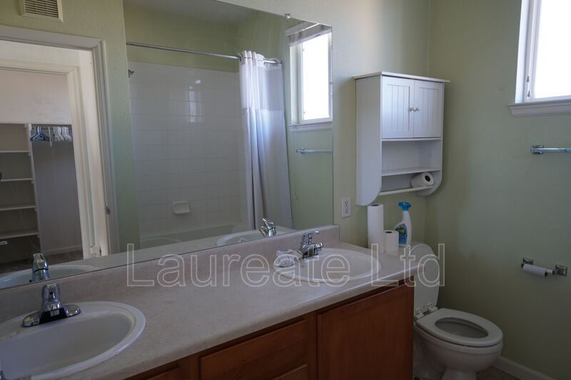 Light and Bright 3-story 1 Bedroom Townhome property image