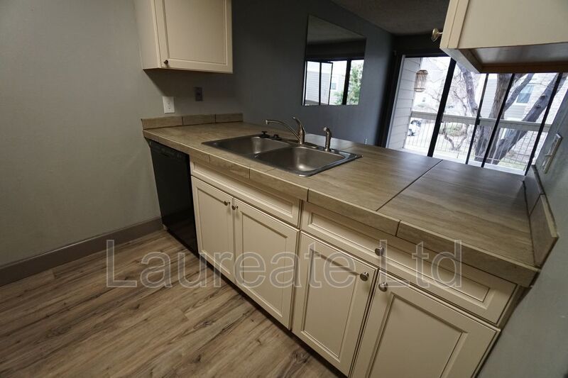 Cozy 2 Bedroom condo in Littleton! Must See! property image