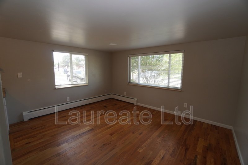 Bright and open 1 bedroom ground floor unit in Lakewood!! property image