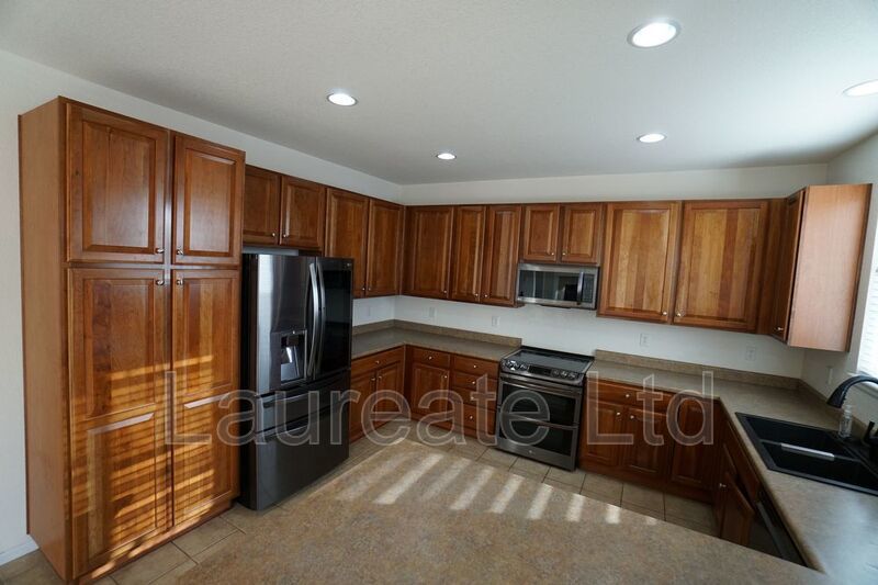 Stunning 5 Bedroom 3.5 Bathroom in Southlawn Reunion! property image
