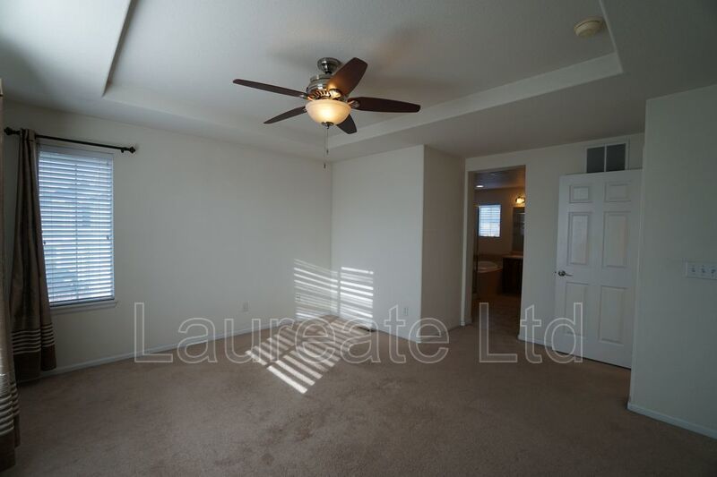 Stunning 5 Bedroom 3.5 Bathroom in Southlawn Reunion! property image