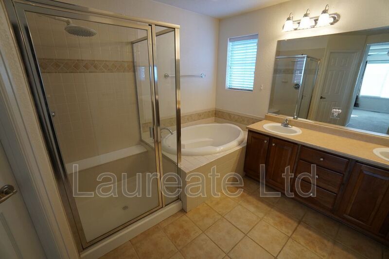 Stunning 5 Bedroom 3.5 Bathroom in Southlawn Reunion! property image