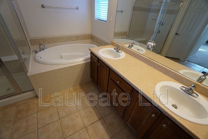 Stunning 5 Bedroom 3.5 Bathroom in Southlawn Reunion! property image