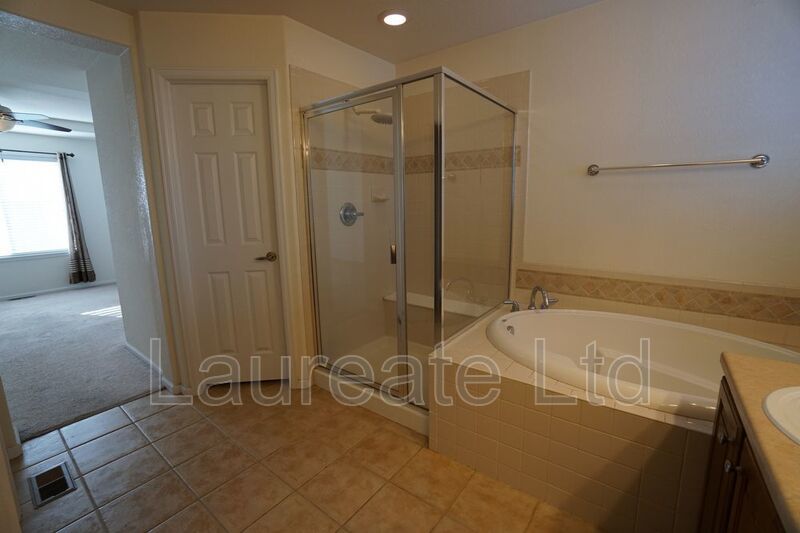 Stunning 5 Bedroom 3.5 Bathroom in Southlawn Reunion! property image