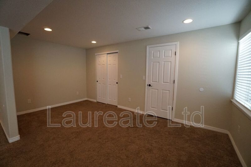Stunning 5 Bedroom 3.5 Bathroom in Southlawn Reunion! property image