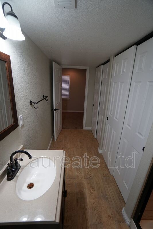 Stunning 5 Bedroom 3.5 Bathroom in Southlawn Reunion! property image
