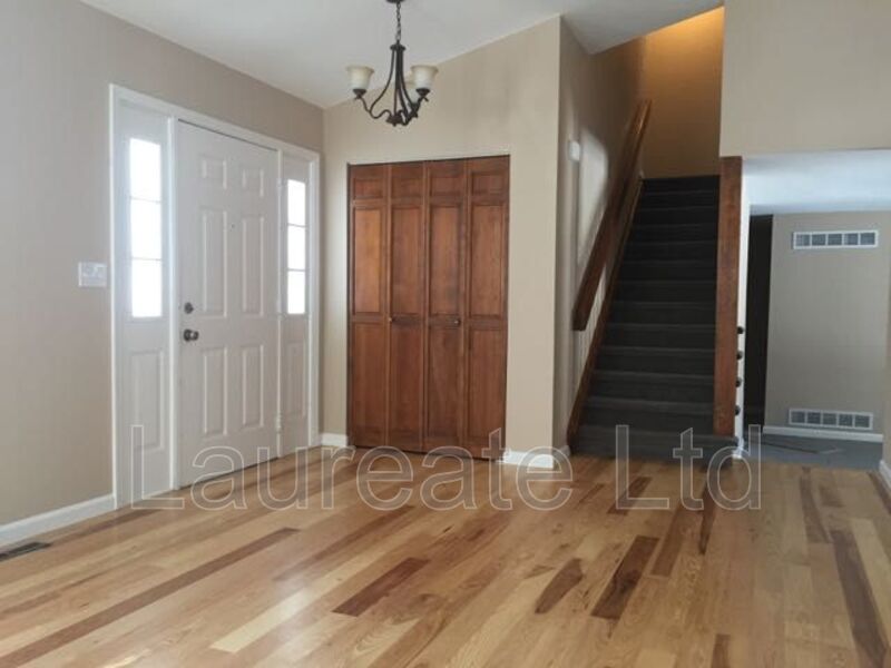 Immaculate 4+ bedroom 3 bathroom tri-level home. property image