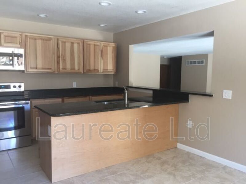 Immaculate 4+ bedroom 3 bathroom tri-level home. property image