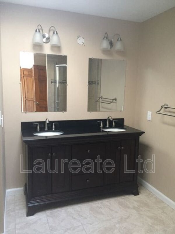 Immaculate 4+ bedroom 3 bathroom tri-level home. property image