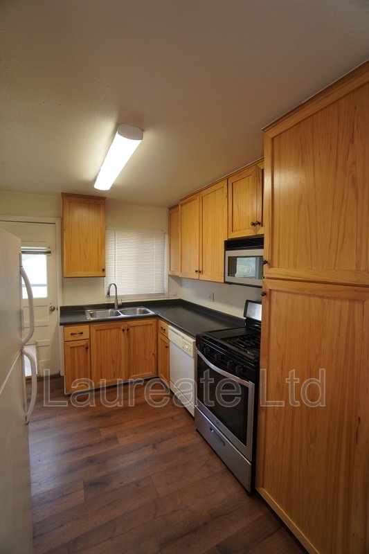 Quaint 2 bedroom Duplex in Golden!! property image